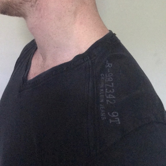 Calvin Klein V-Neck - Picture 2 of 3